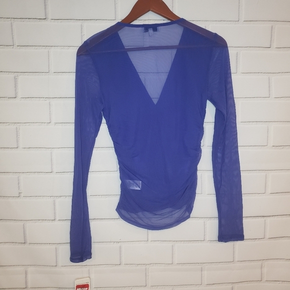 NWT Mesh Solid Print Ruched V-Neck‎ Top - Picture 3 of 9